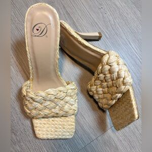 Vici Rattan Squared Heels Slide On Size 7.5